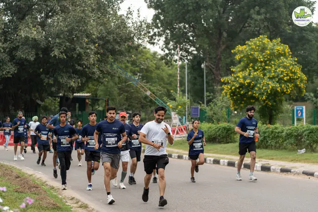 A pack of runners on the road early in the race