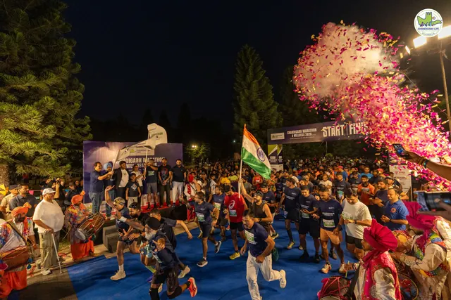 Confetti over the crowd at the start, with an Indian flag