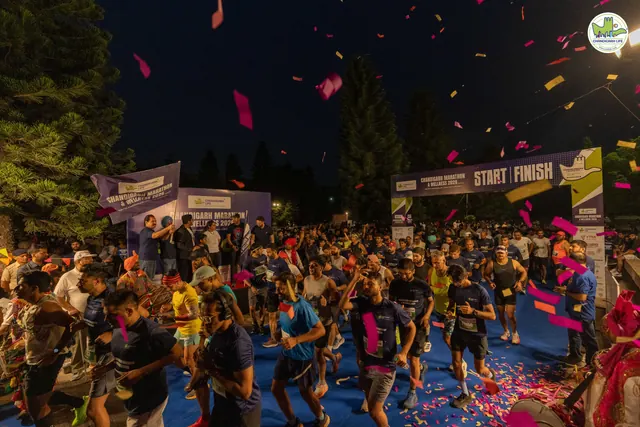 The start under the Start and Finish arch with confetti in the air