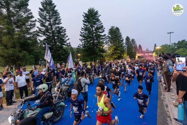 Runners setting off on the blue carpet with event flags