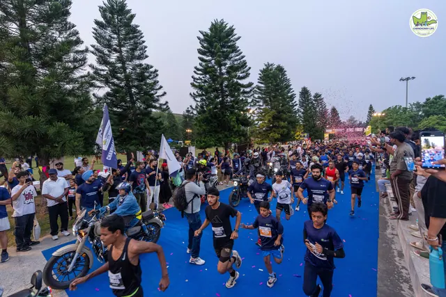 The first runners setting off past a police motorcycle