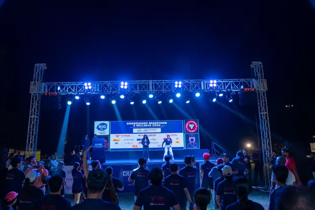 Stage lights over the crowd before the start